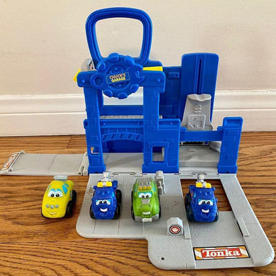 Tonka Chuck and Friends Chuck's Garage Take n Play Folds Up w Four Chunky Cars