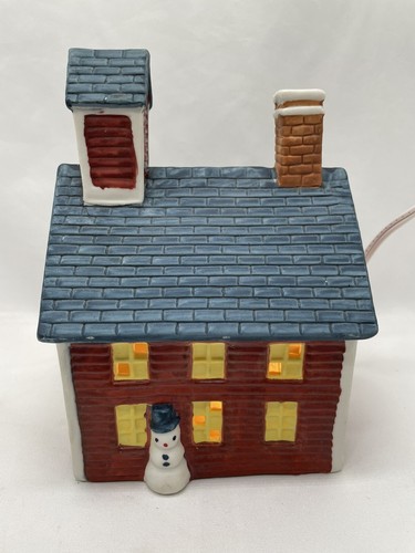 1991 Christmas Americana Porcelain 6.625" Lighted School House By Santa's Best - Picture 2 of 5