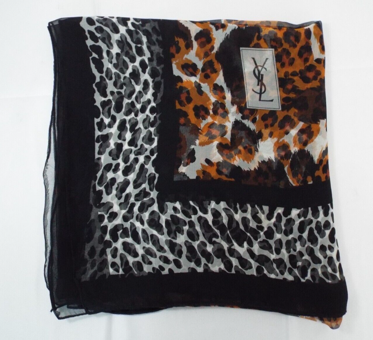 Yves Saint Laurent YSL Huge 52