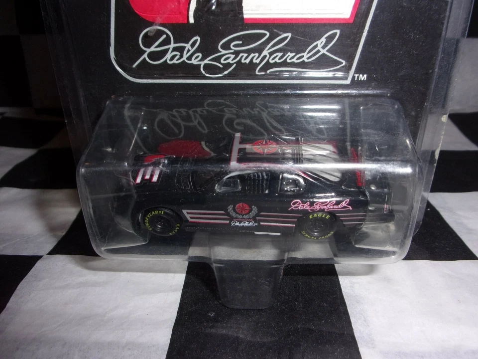 Dale Earnhardt Sr Legacy Action Auto In Scala 1:64 NASCAR 103436 - Immagine 3 di 4