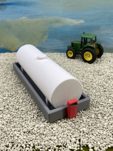 1:64 Scale Diesel Tank With Pump And Concrete Barrier Farm Toys + Construction - Picture 4 of 7