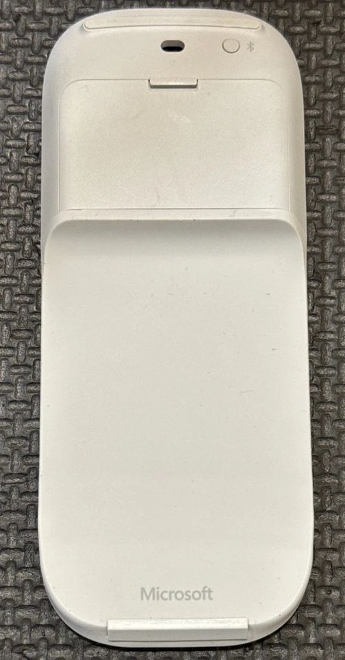 Microsoft CZV-00001 BlueTrack Wireless Bluetooth Surface Arc Mouse - Light Grey! - Image 2 of 4