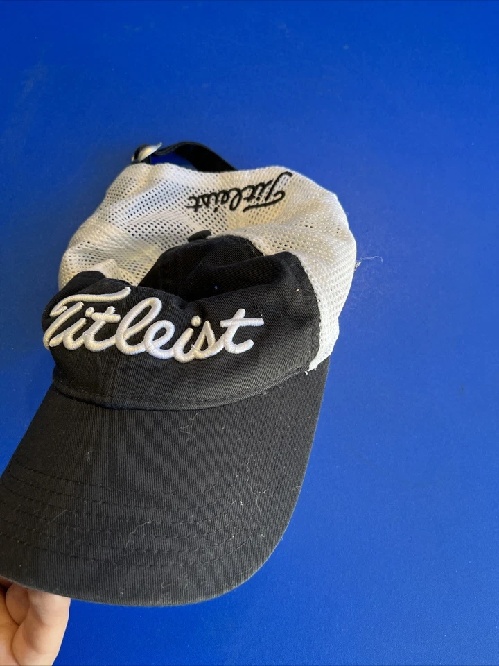 Gorra Titleist correa trasera negra blanca malla bordada golf para hombre usada Foto 2 de 4