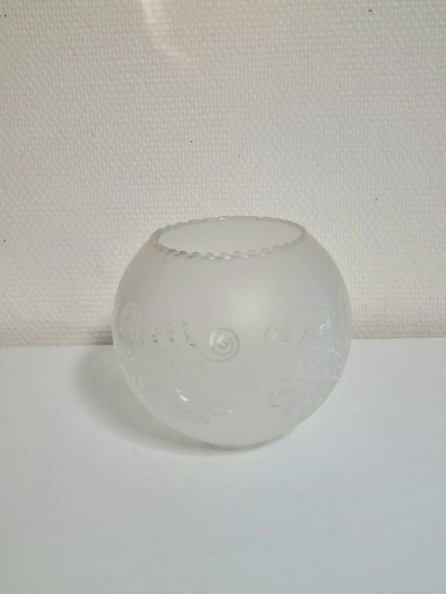 ANCIEN GLOBE OPALINE Ou VERRE OPALIN POUR LAMPE A PETROLE BLANC ETOILES Dorees Imgx1200 637 ANCIEN GLOBE OPALINE Ou VERRE OPALIN POUR LAMPE A PETROLE BLANC ETOILES Dorees Imgx1200 637