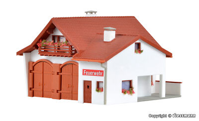 VOLLMER 47785 Spur N Feuerwehrhaus mit Schuppen für zwei Fahrzeuge