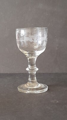 Antikes geätztes Fruchtreben Cordial Glas m. Klingenknopf & eingerissener Pontilnarbe