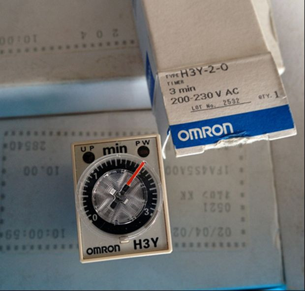 H3Y-2-0 H3Y 2 0 200-220VDC NEW OMRON Timer Relay Fast shipping