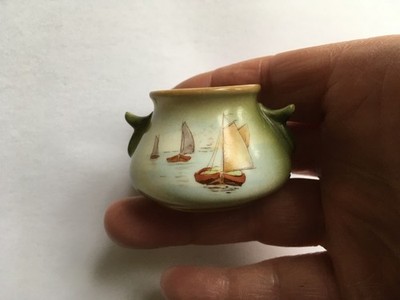 C1905-10 THE FOLEY CHINA Co KLEINER TOPF MIT SEGELBOOTEN & MÜHLE & WINDMÜHLENSZENEN