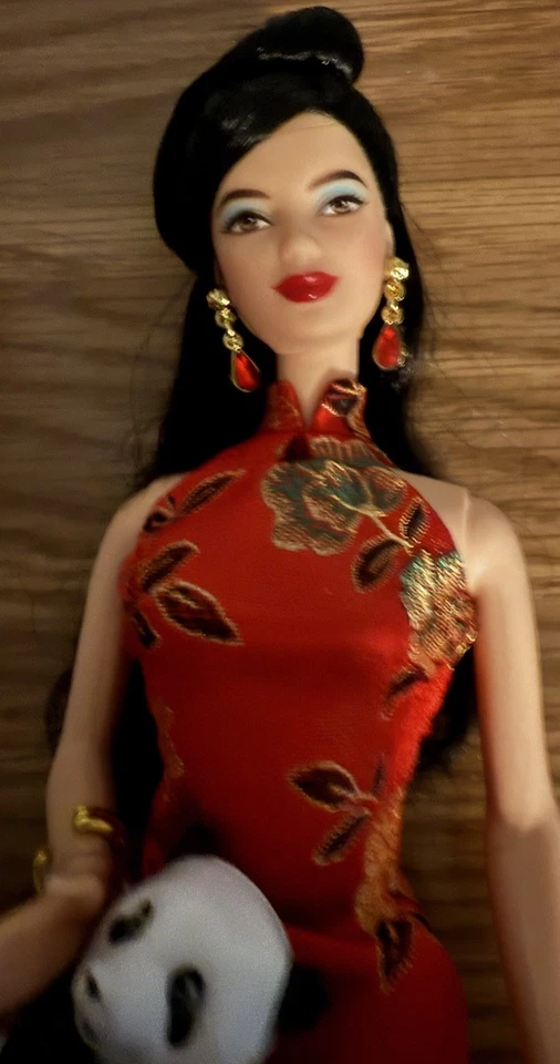 Muñecas Barbie del Mundo DOTW China Pasaporte Muñeca Barbie Pelo Negro Sin Caja Foto 2 de 4