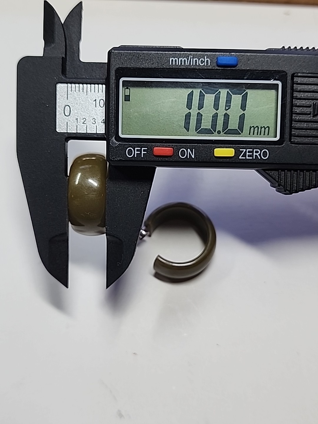 Spinach Solid Green Bakelite Round Half Hoop Pier… - image 9