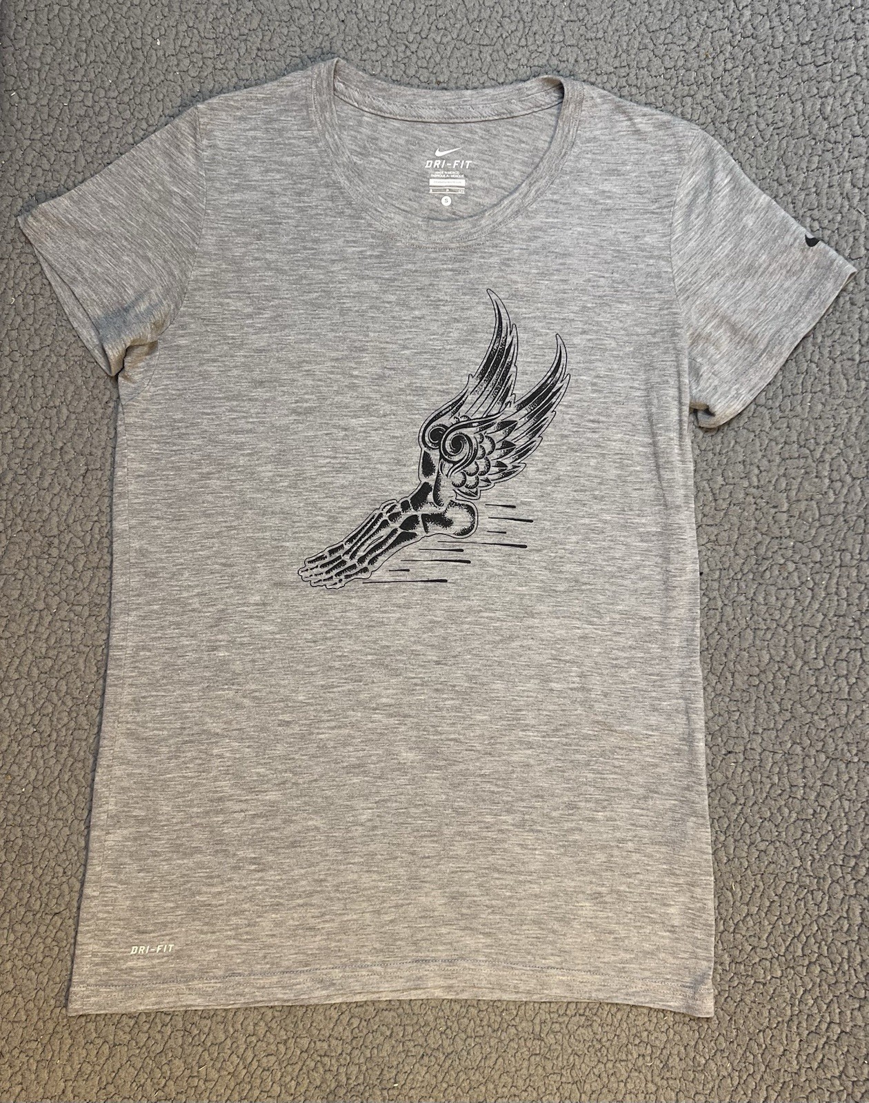 Nike Graphic Print T Shirt Womens Size Small Gray And Black Skeleton Foot