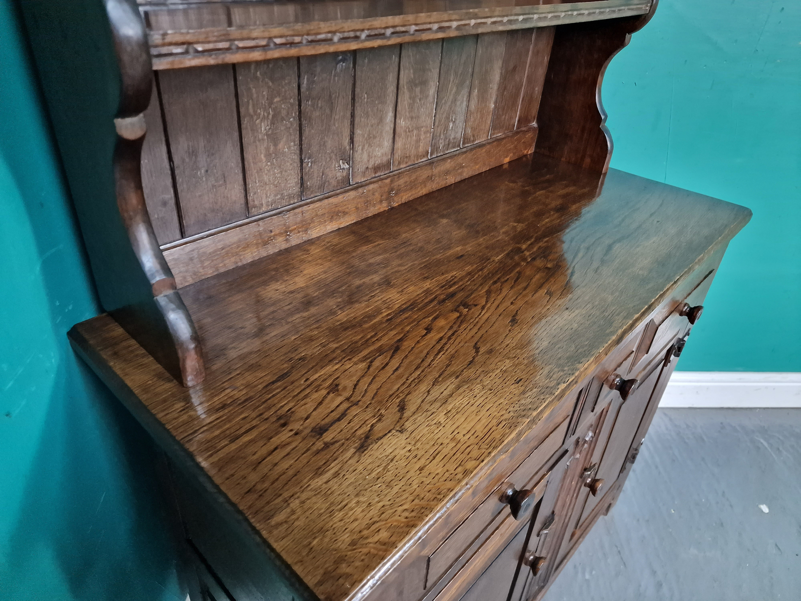 An Antique Style High Quality Solid Oak Welsh Dresser Sideboard