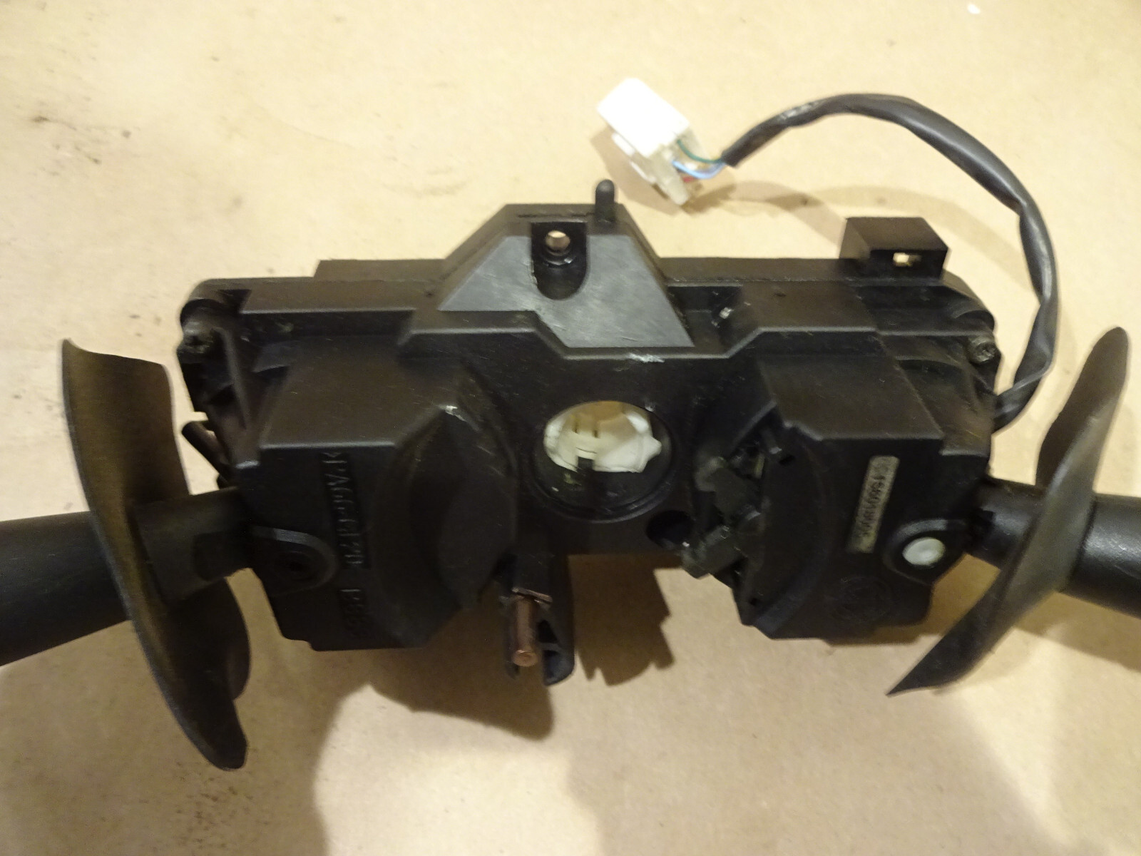 Maserati 4200 -Steering Column Switches with Cruise Control (Damage)- P/N 183025