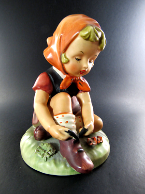 VINTAGE PORCELAIN ERICH STAUFFER GIRL Tying Shoe Arnart FIGURINE