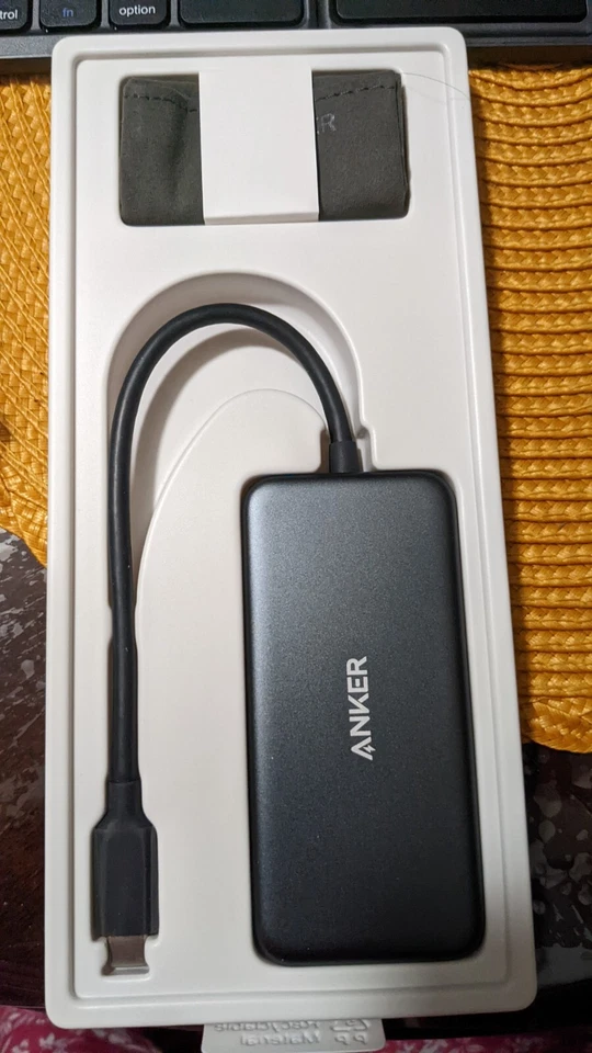 Anker AK-848061054910 5-in-1 USB-C Hub and Card Reader - Black - Image 3 of 3