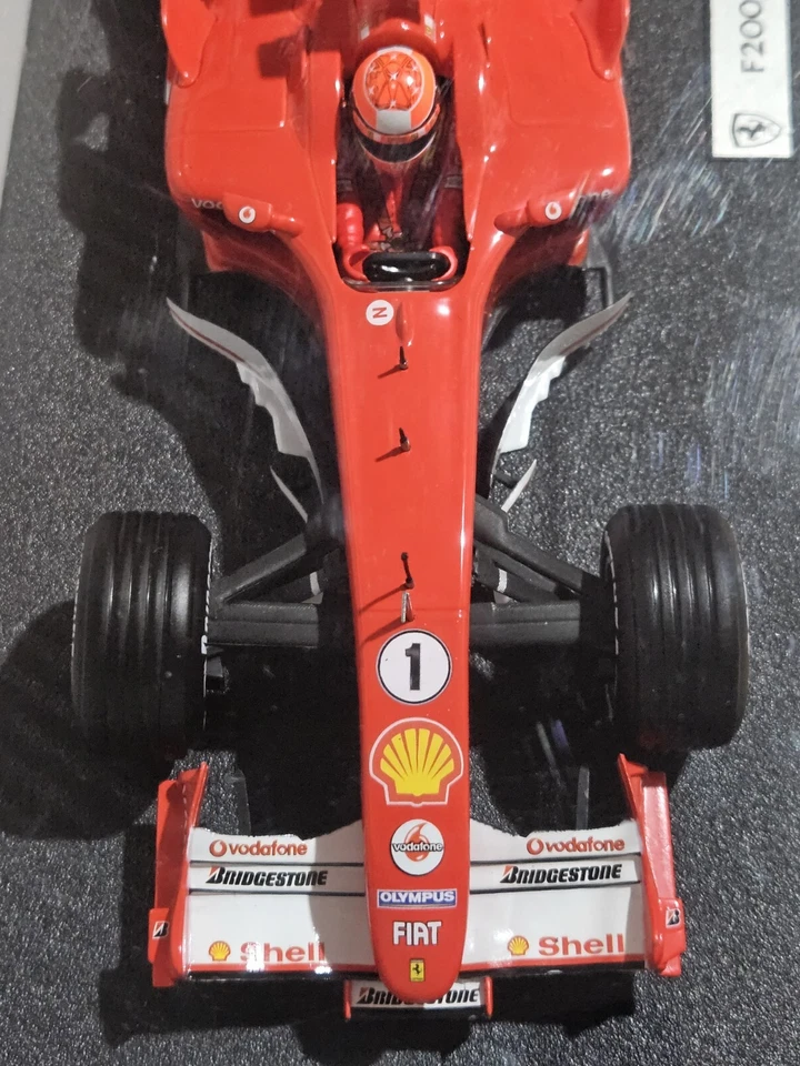 HOT WHEELS RACING FERRARI F2005 1:18 MICHAEL SCHUMACHER G9727 WORLD CHAMPIONS - Immagine 4 di 4