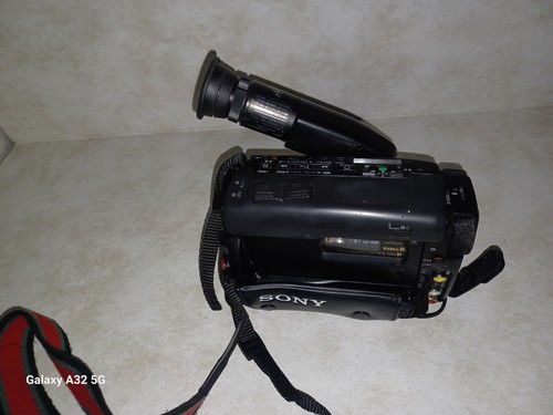 Sony CCD-TR75 vintage 8mm Video8 analog Handycam, Japanese symbols on unit