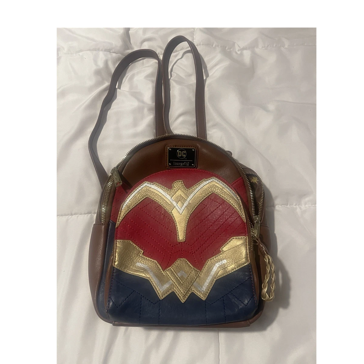 selling Wonder Woman back pack it is this bright red orange color gold zippers Wonder Woman Bag main image 2