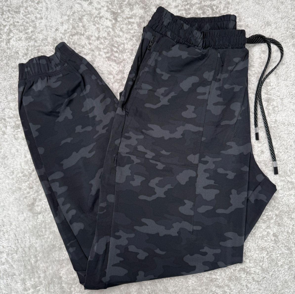 Fabletics The One Jogger  Tonal Camo Athletic Pants Womens Size M NWOT