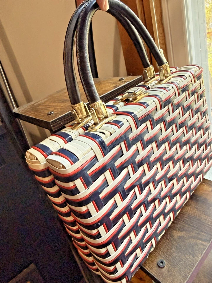 Mid-Century Red White Blue Vinyl Woven Handbag Tote Purse w Brass Hardware USA - Image 3 of 4