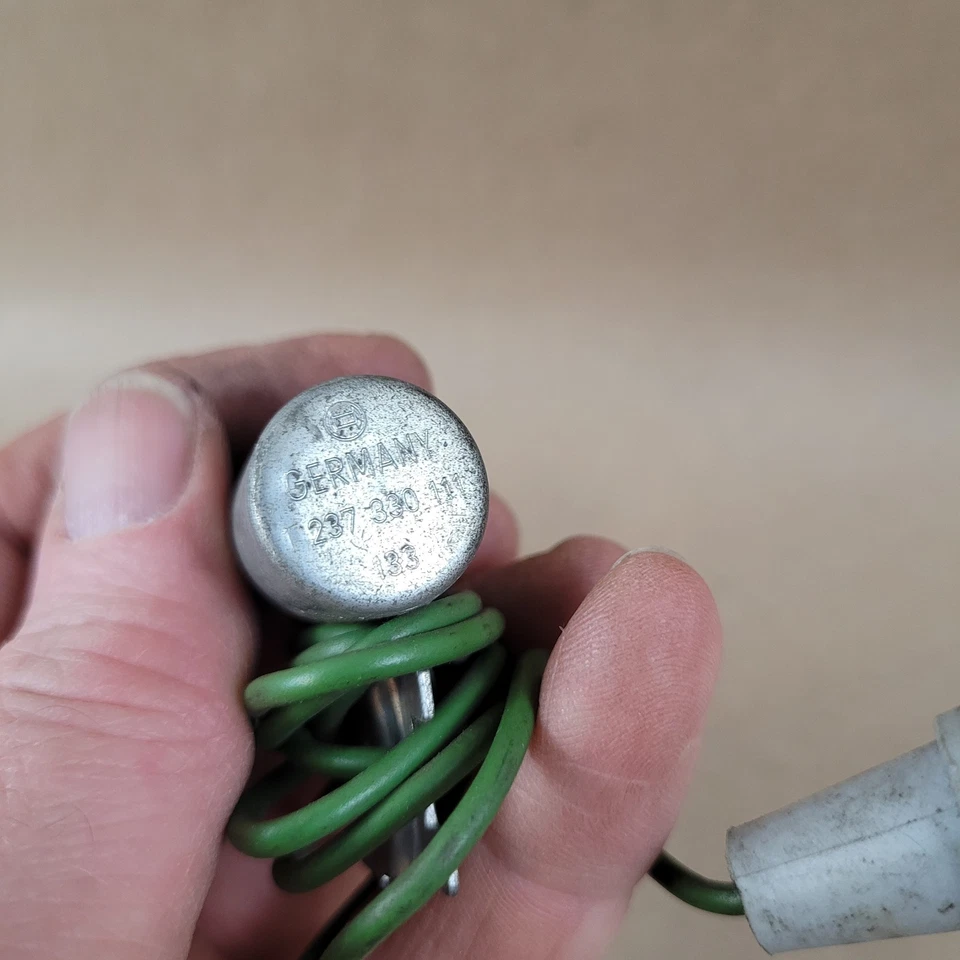 2 condensadores de encendido Bosch Saab 95 y 96 1,5 L V4 1.237.330.111 nuevos NOS 1967 1968 Foto 3 de 4