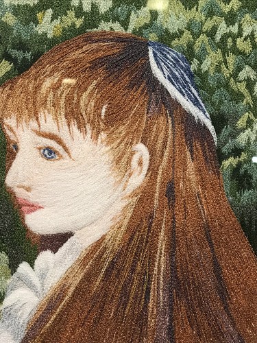 "Bordado de seda fina enmarcado de colección hecho a mano Irene la niña 18"" X 23""" - Imagen 2 de 10