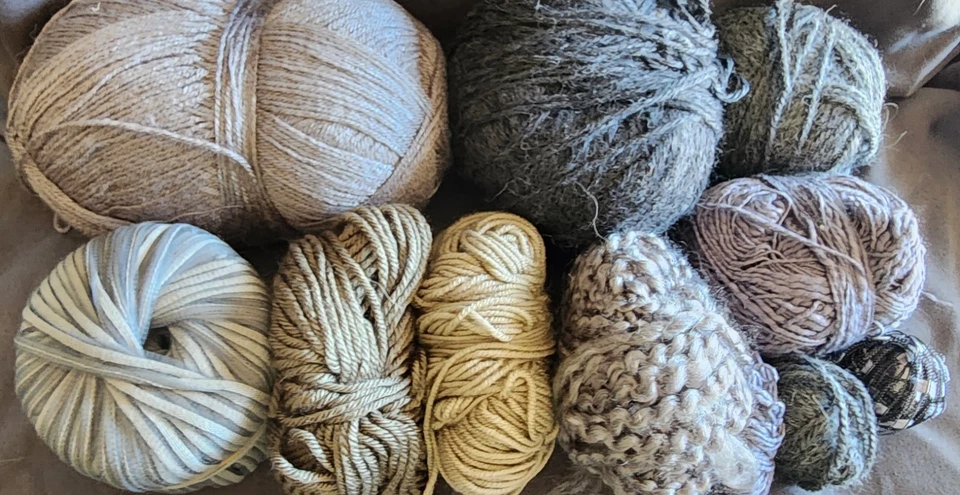 Lote de Hilados - Múltiples Colores Grises y Plata - Materiales Mezclados - Aprox 13.5oz Foto 2 de 4