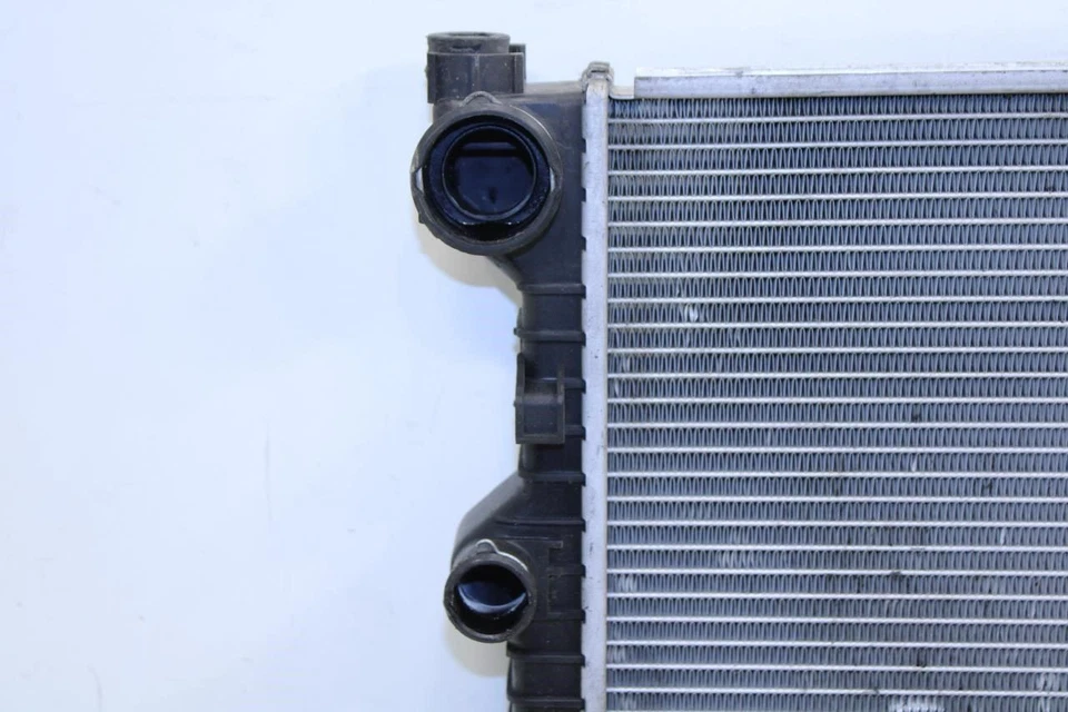 2010-2013 Mercedes-Benz S550 Engine Cooling Radiator 221-500-32-03 OEM *ReaD* - Image 2 of 4