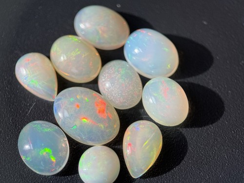 Welo Opal Lot poliert 14,6 ct mit Feuer Welo Opal Lot poliert 14,6 ct mit Feuer
