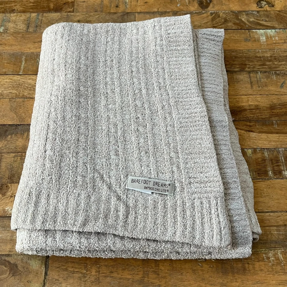 Manta Barefoot Dreams 52 x 46" Bambú Chic Lite Bronceado Foto 2 de 4