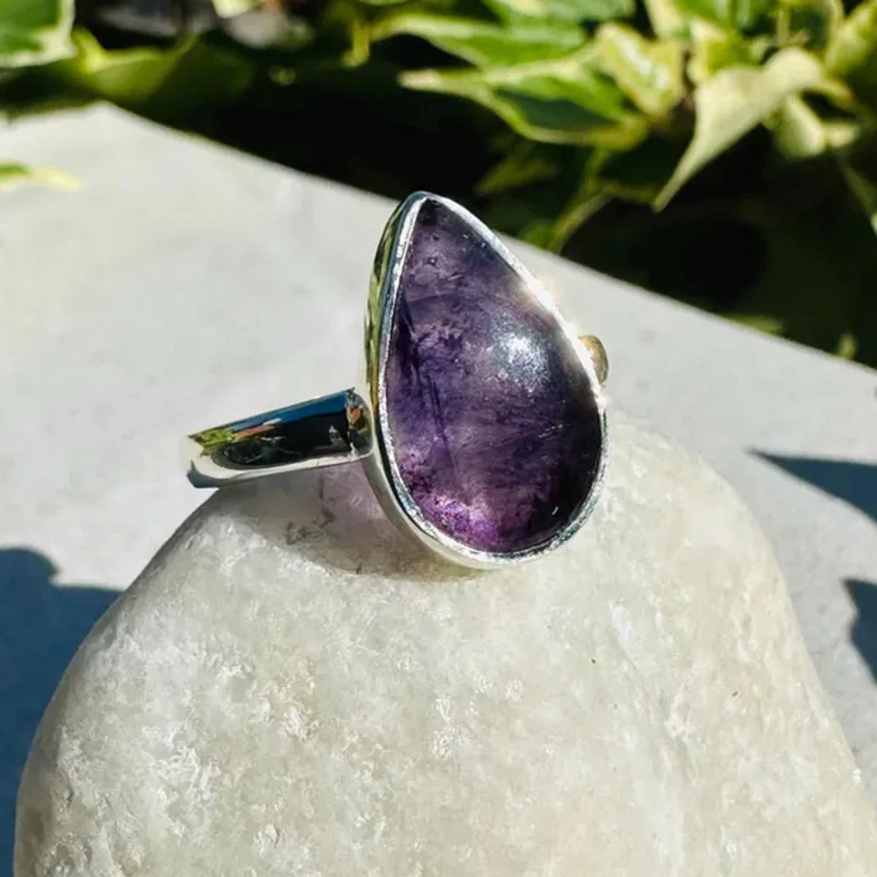 Anillo Charoite de Plata de Ley 925 Forma de Pera Piedras Preciosas Púrpura Joyería Hecha a Mano Foto 3 de 4