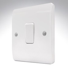 MK 10A 1G SP 1 Way Light Plateswitch DOUBLE POLE Logic Plus (K4876 WHI)