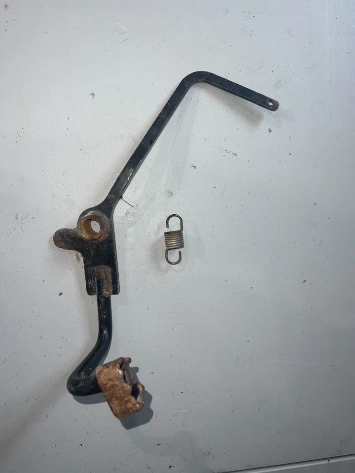 2004 POLARIS SPORTSMAN 500 REAR BRAKE FOOT PEDAL AND SPRING 1910736-067 7042291 - Image 2 of 2