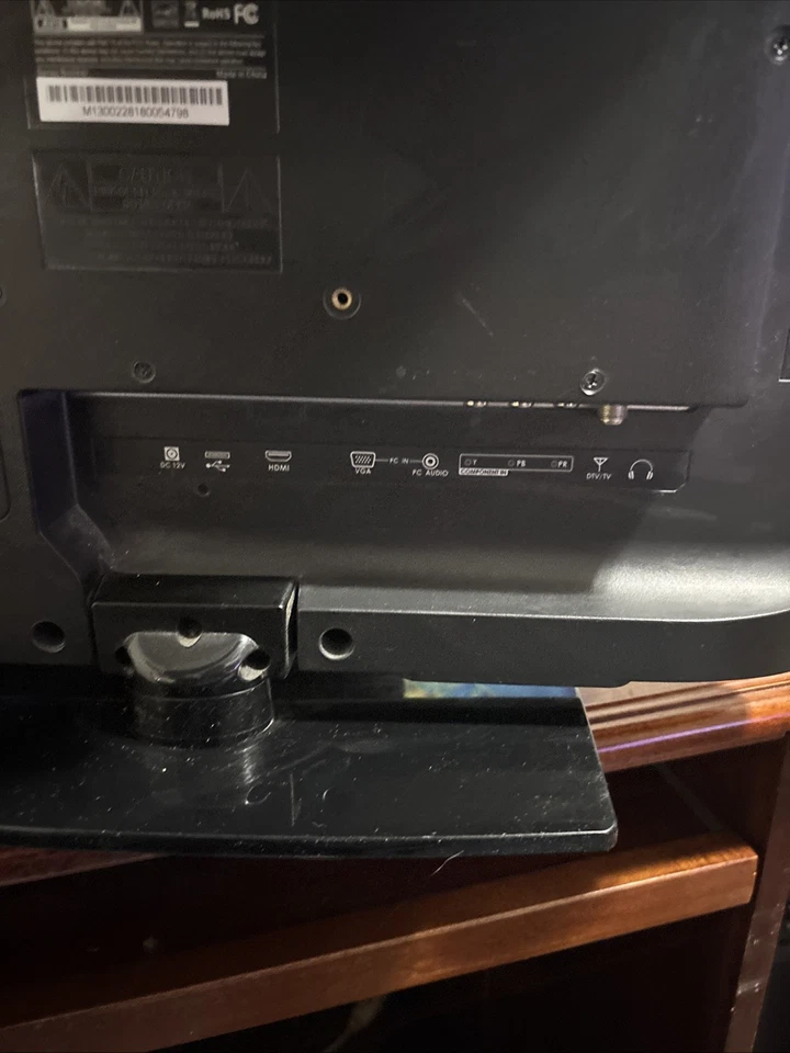 Element 19" ELEFW195 720p HD LCD TV w/ Remote - RCA, Component, HDMI, Composite - Image 3 of 4