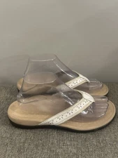 Vionic Women’s White Leather Slip On Thong Sandal Size 7