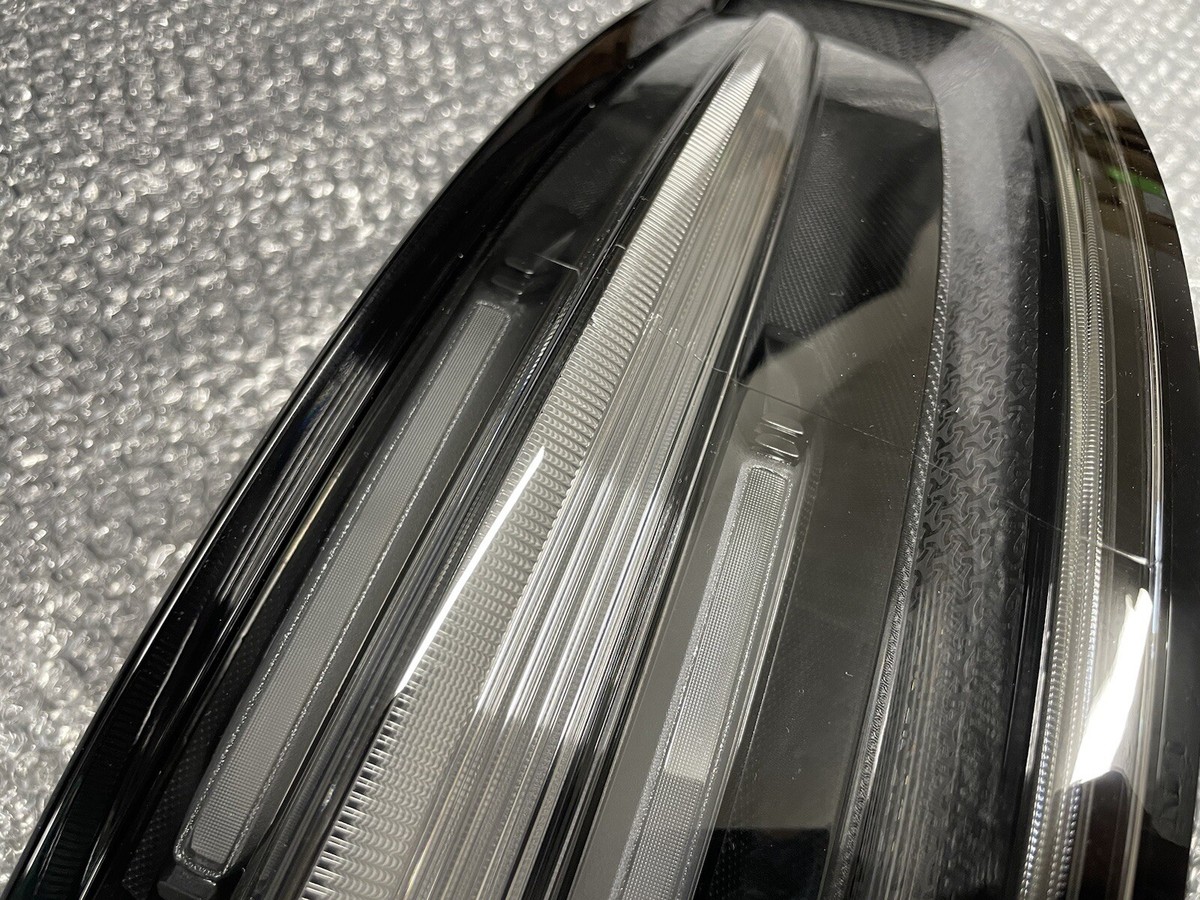 USA Porsche Macan 2019- Tail Light Rear Lamp Right Genuine