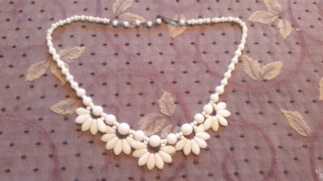 Vintage white glass necklace PN6158