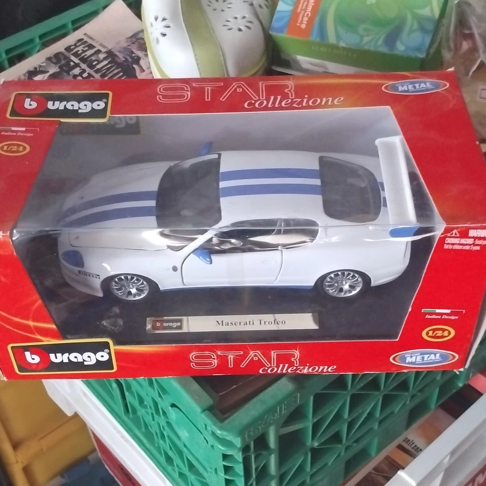 Bburago Star collezione Maserati Trofeo 1:24 métal blanc/bleu - Photo 1/3