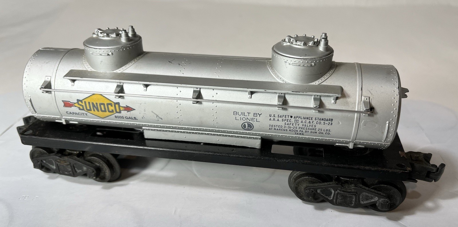 Lionel Postwar Sunoco 2 Dome Tank Car 6465 VERY GOOD+ W/ ORIGINAL BOX !