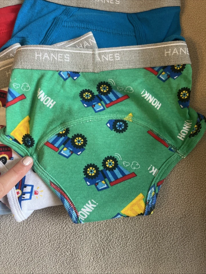 Paquete de 6 calzoncillos Hanes Potty Trainer para niños pequeños que absorben la humedad talla 2T - 3T Foto 4 de 4