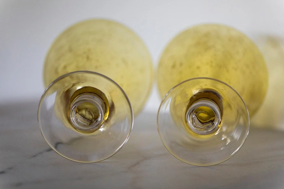 Juego de 2 vasos Martini soplados a mano posiblemente Artland ámbar Foto 4 de 4