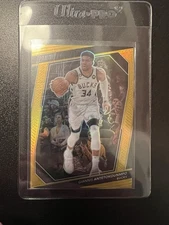 2023 Panini National VIP Gold Pack Gold Prizm Giannis Antetokounmpo #08/10