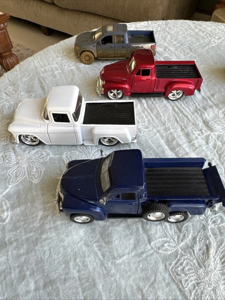 Lot of 8 Diecast - Ford/Chevy/VW/Dodge - 5” Kinsmart 5 - Jada 2 - Ford 1 Foto 2 de 4