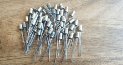 RESTPOSTEN 49 x TOSHIBA 2SA53 GERMANIUM PNP TRANSISTOR FUZZ, WAH, ARBITER (MR-799)