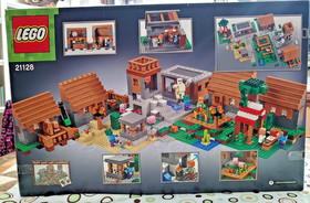 LEGO Minecraft : The Village 21128 New In Box  1600 Pieces