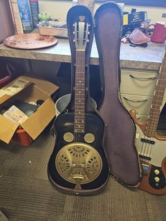 Vintage early 1930s Dobro resonator guitar 3206