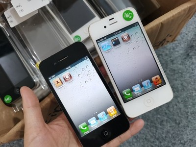 iPhone 4 16GB と iPhone 5 セット Original - Apple iPhone 4 Unlocked 16GB / 32GB Black/White iOS 4