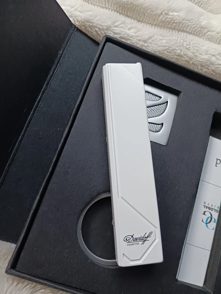 DAVIDOFF CIGARRILLOS PUBLICIDAD NEGRO CONJUNTO ENCENDEDOR + LLAVERO - 041!!! Foto 3 de 4