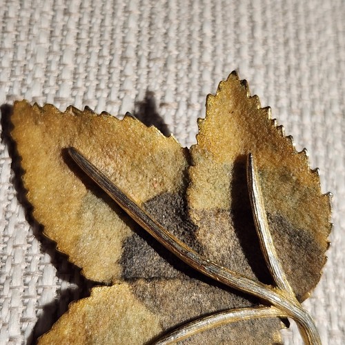 VTG BSK Leaf Brooch Pin Autumn Fall Ombré Gold Tone 2 1/2" - Picture 3 of 8