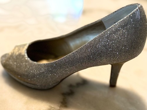 Kelly & Katie Shoe Size 5.5 Ladies Shoes Gold Sparkle High Heel Open Toe - Picture 6 of 7